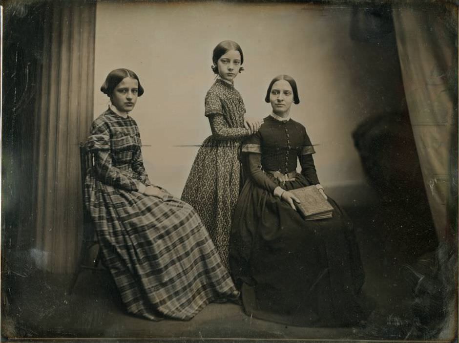 An unidentified group of three young women.