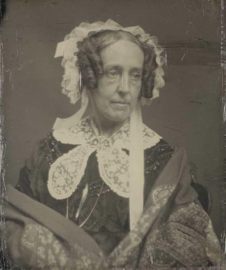 An unidentified woman.