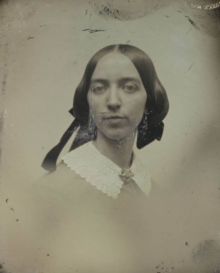 An unidentified woman.