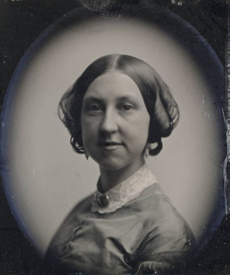 An unidentified woman.