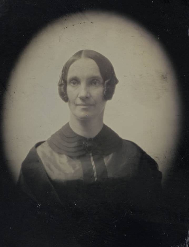 An unidentified woman.