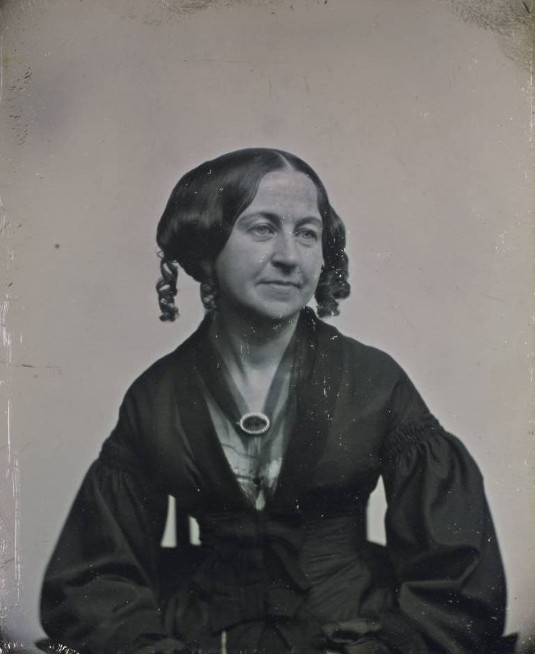 An unidentified woman.