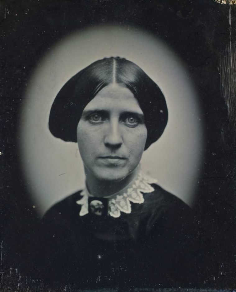 An unidentified woman.