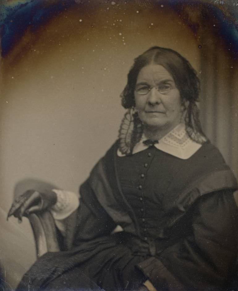 An unidentified woman.