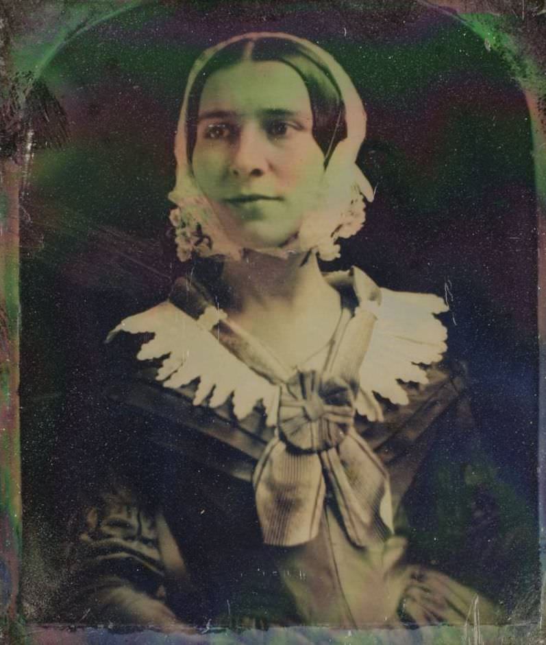 An unidentified woman.