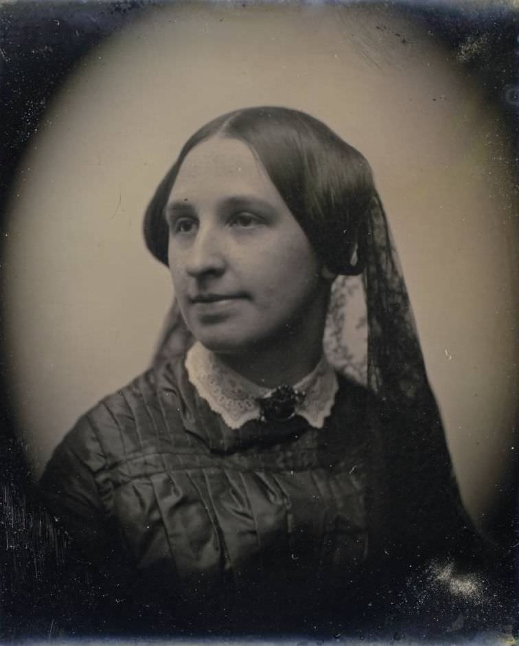 An unidentified woman.