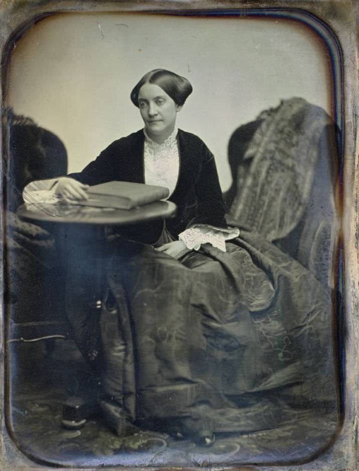 An unidentified woman.