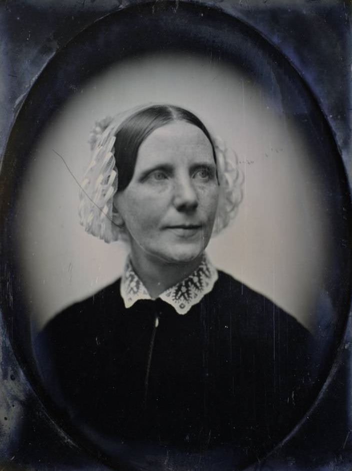 An unidentified woman.