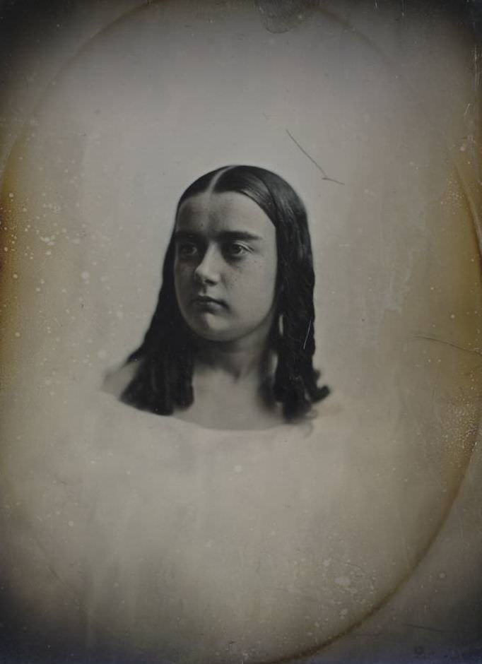 An unidentified woman.