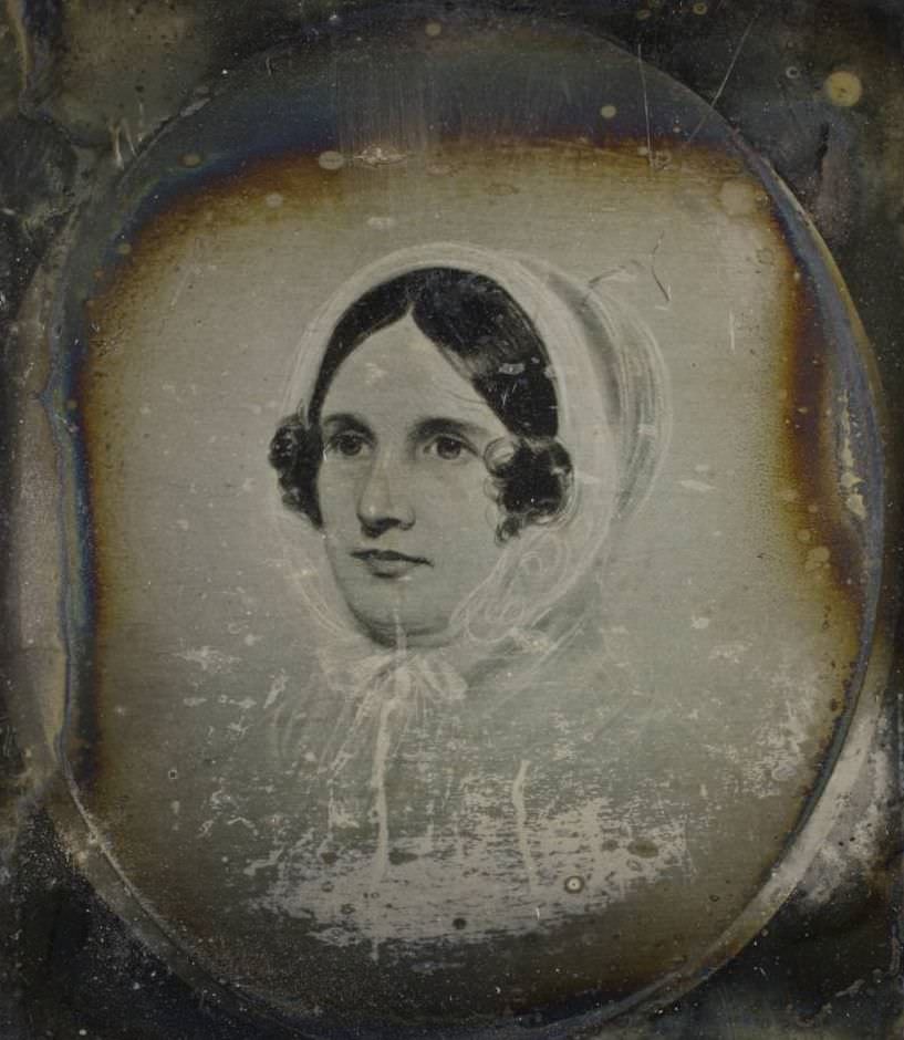 An unidentified woman.