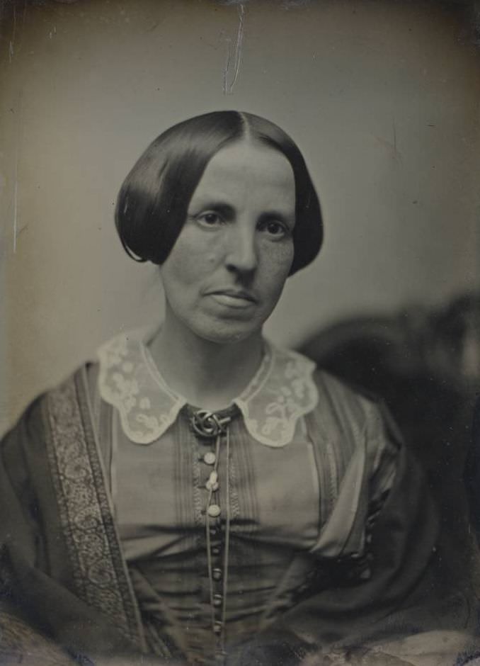 An unidentified woman.