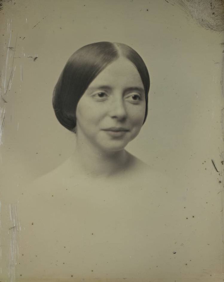 An unidentified woman.