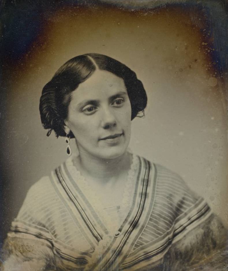 An unidentified woman.