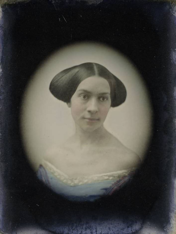 An unidentified woman.