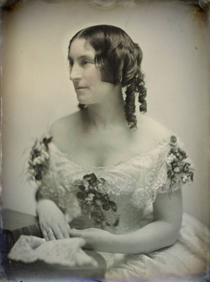 An unidentified woman.