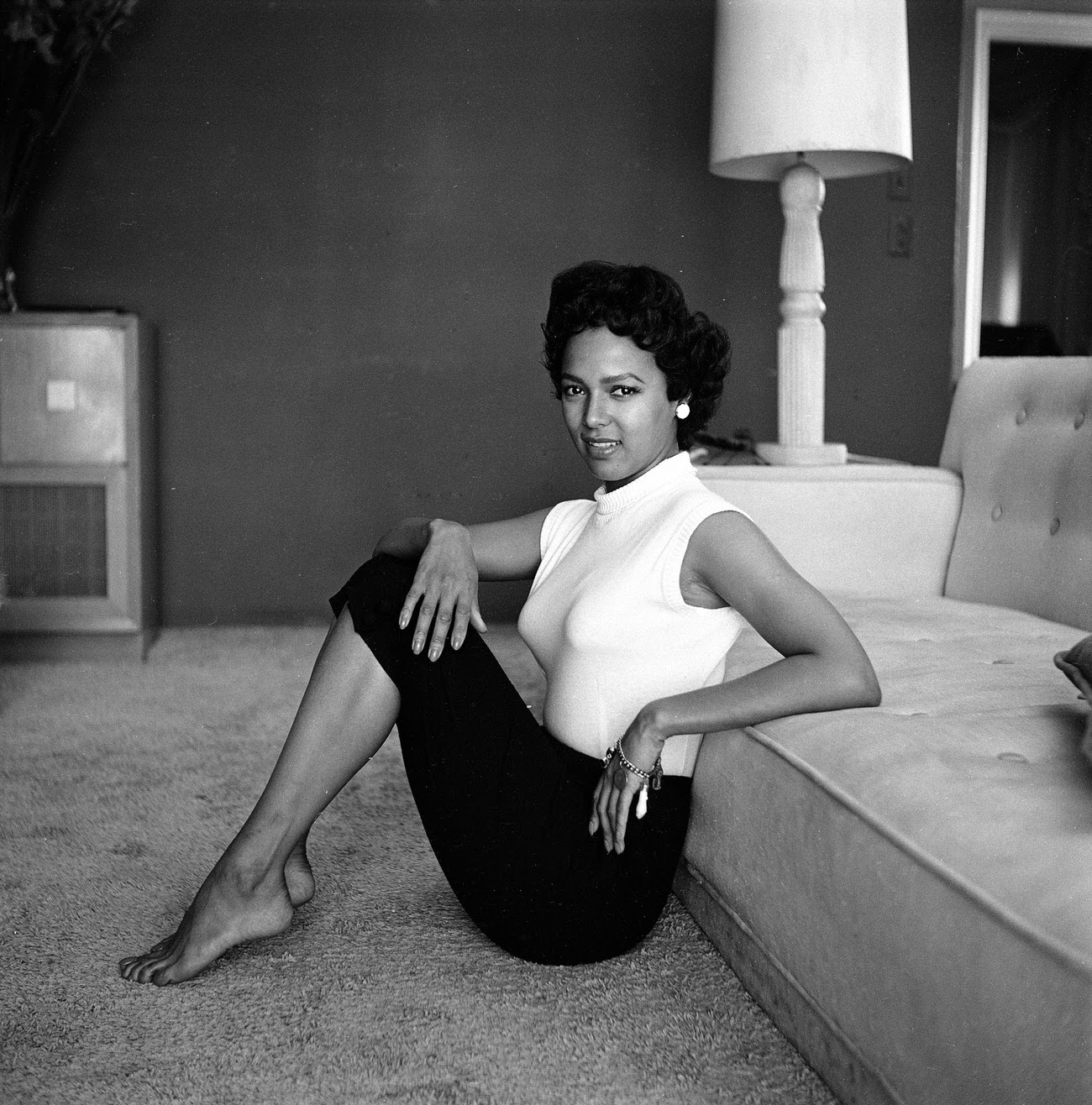 Dorothy Dandridge at home, 1954.