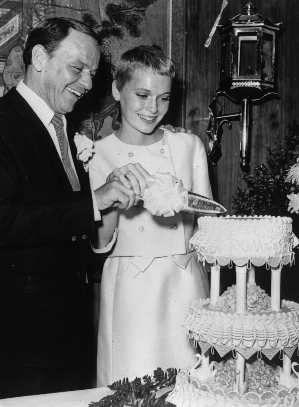 Frank Sinatra & Mia Farrow cutting the cake, Las Vegas, 1966.