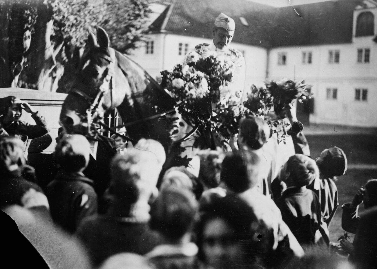 Children presenting flowers to the King of Denmark, 1934