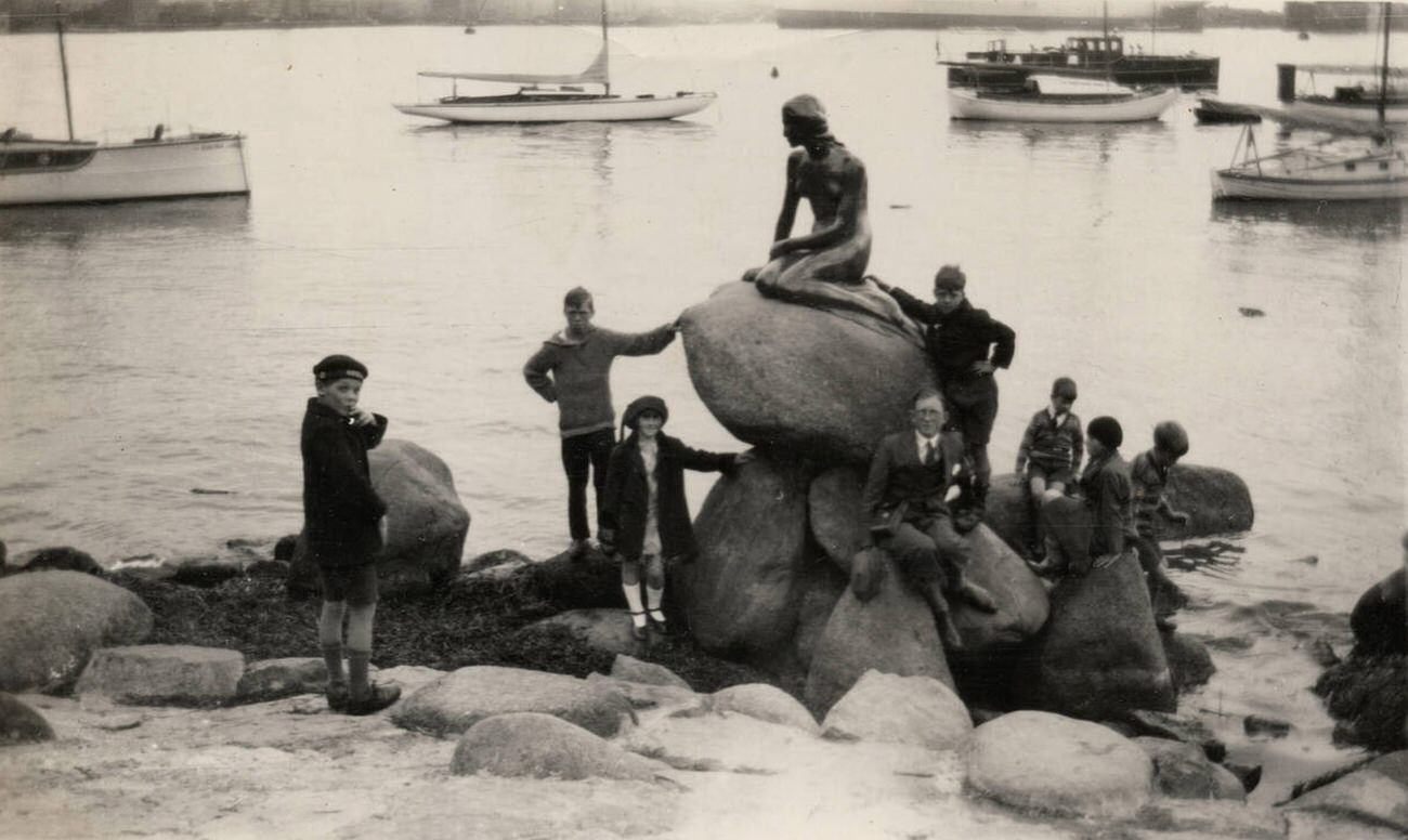 Children by the Little Mermaid statue, Langelinie, Copenhagen, 1935