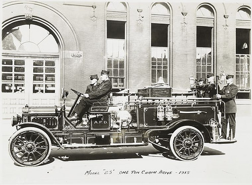 Model 25 One ton chain drive - 1915.