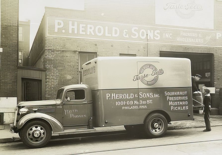 Model T 16 B - D 16 Men loading groceries from P. Herold & Sons inc. warehouse.