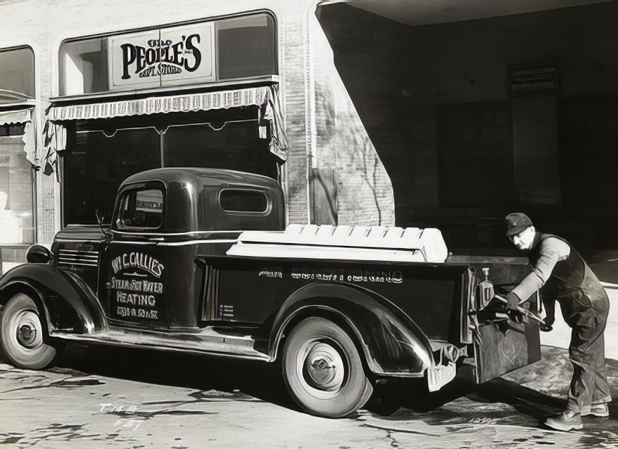 Model T 14 B - F 37 in front of The People's Dept. Stores.