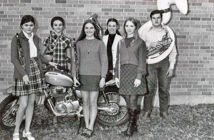 Riding into a New Era: Fabulous Vintage Photos of Girls on Bikes in Miniskirts