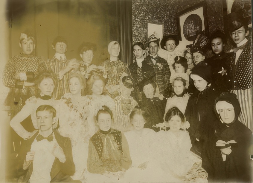 Costume party, 1890