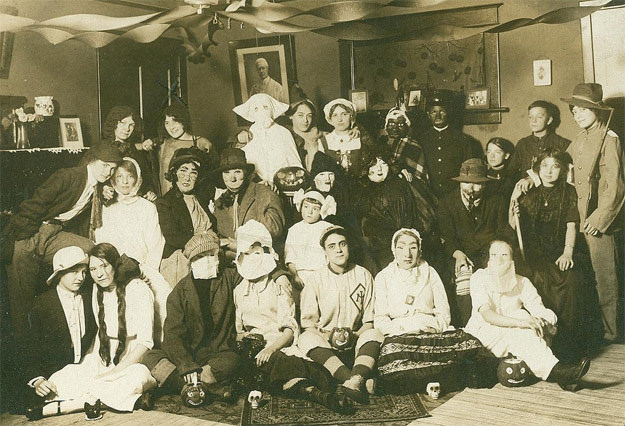 Spooky Soirées: Vintage Photos of Halloween Parties in the 1910s