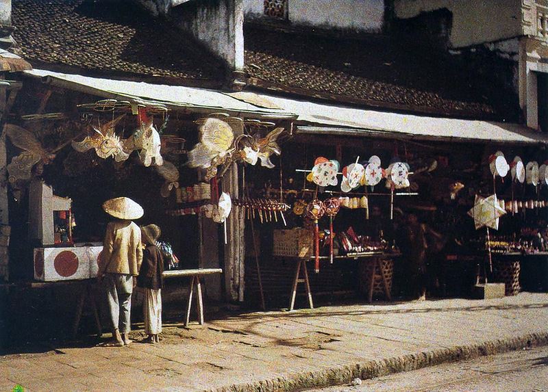 Historic Photos Capturing Everyday Life in Hanoi, Vietnam in 1915