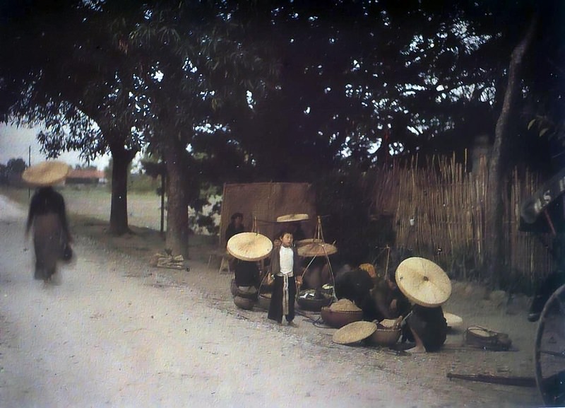 Historic Photos Capturing Everyday Life in Hanoi, Vietnam in 1915