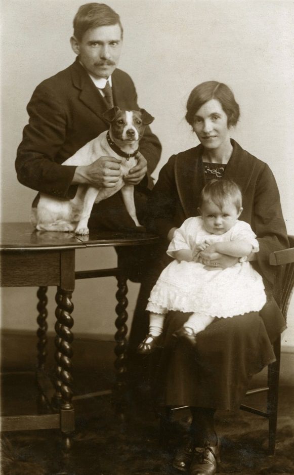 A Special Bond: Adorable Historic Photos of Dogs and Their Humans