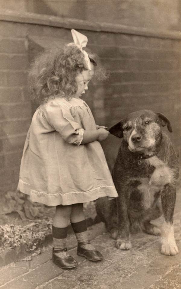 A Special Bond: Adorable Historic Photos of Dogs and Their Humans