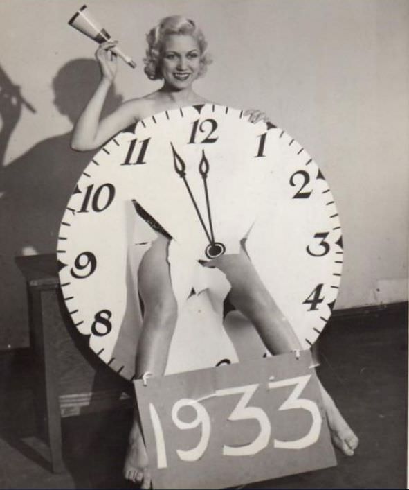 Hazel Sofinger wishing everyone a Happy, 1933.