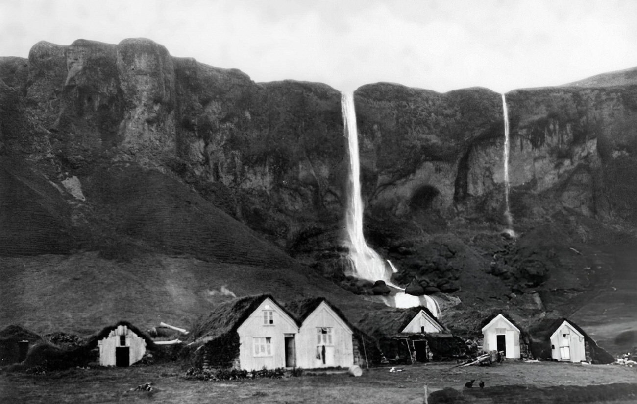 Icelandic farmhouses, 1930.