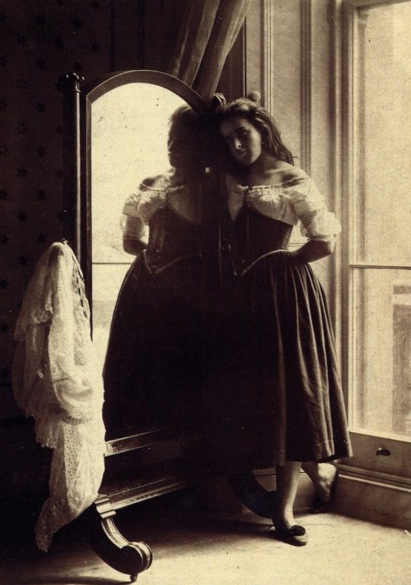 A Mother's Eye: Early Victorian Fashion Photography of Lady Hawarden's Daughters (1860s)