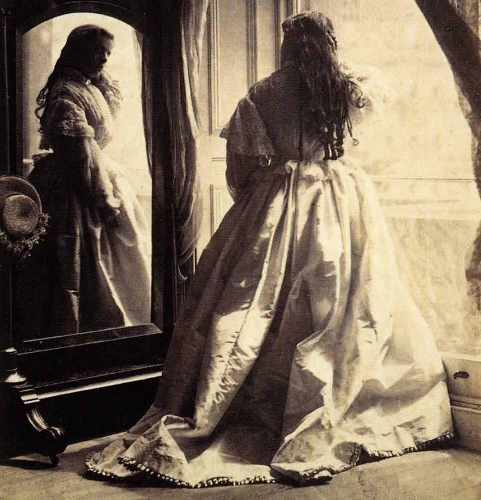 A Mother's Eye: Early Victorian Fashion Photography of Lady Hawarden's Daughters (1860s)