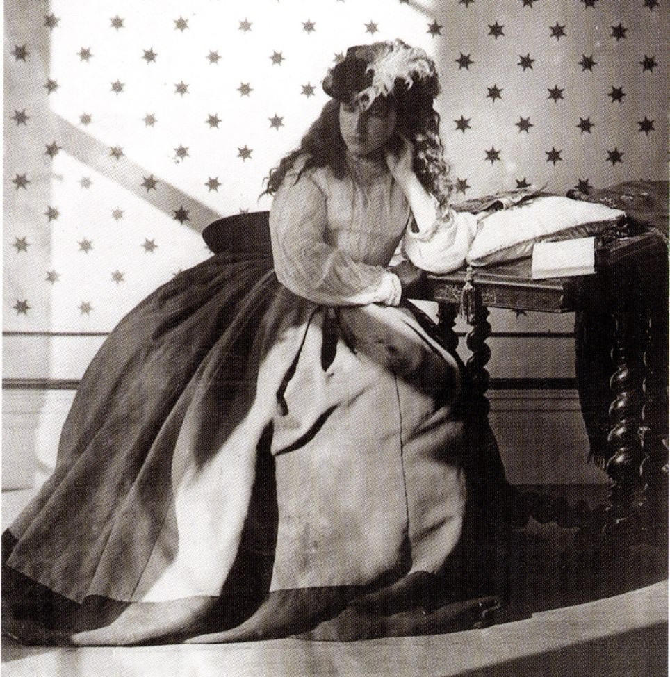 A Mother's Eye: Early Victorian Fashion Photography of Lady Hawarden's Daughters (1860s)