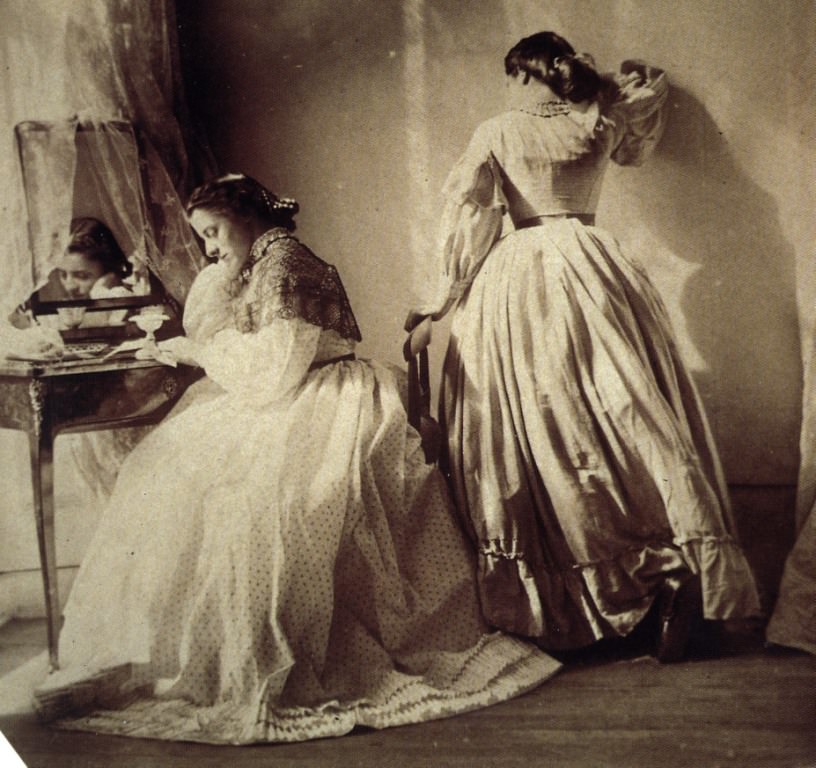 A Mother's Eye: Early Victorian Fashion Photography of Lady Hawarden's Daughters (1860s)