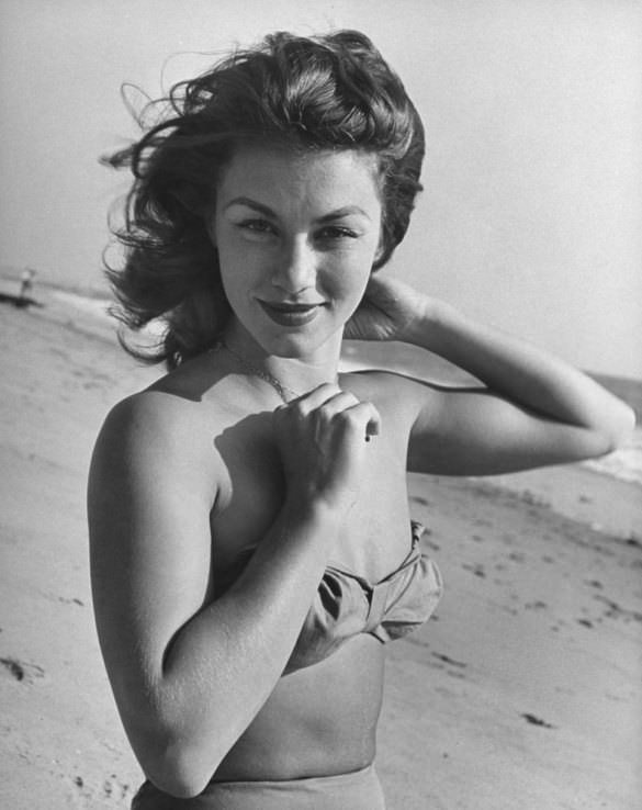 Linda Christian: Capturing the Beauty of the First Bond Girl in Stunning 1945 Portraits