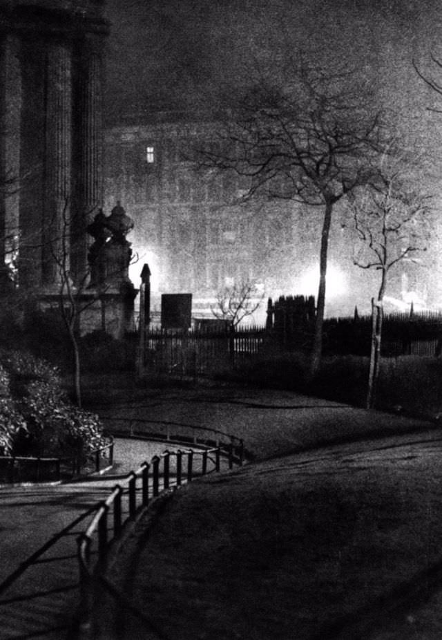 Path outside St Paul’s Cathedral