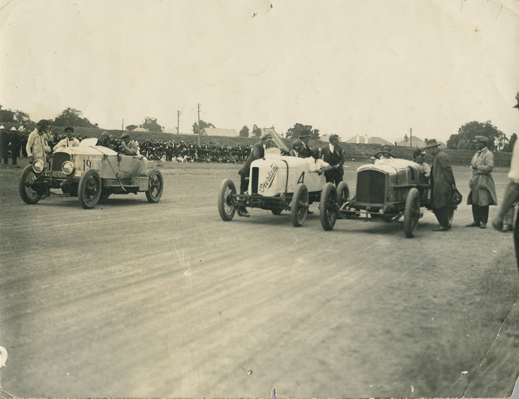 Don Harkness at the wheel of his Overland Sports car Whitey at 10 Mile Championships, 1920 - 1929