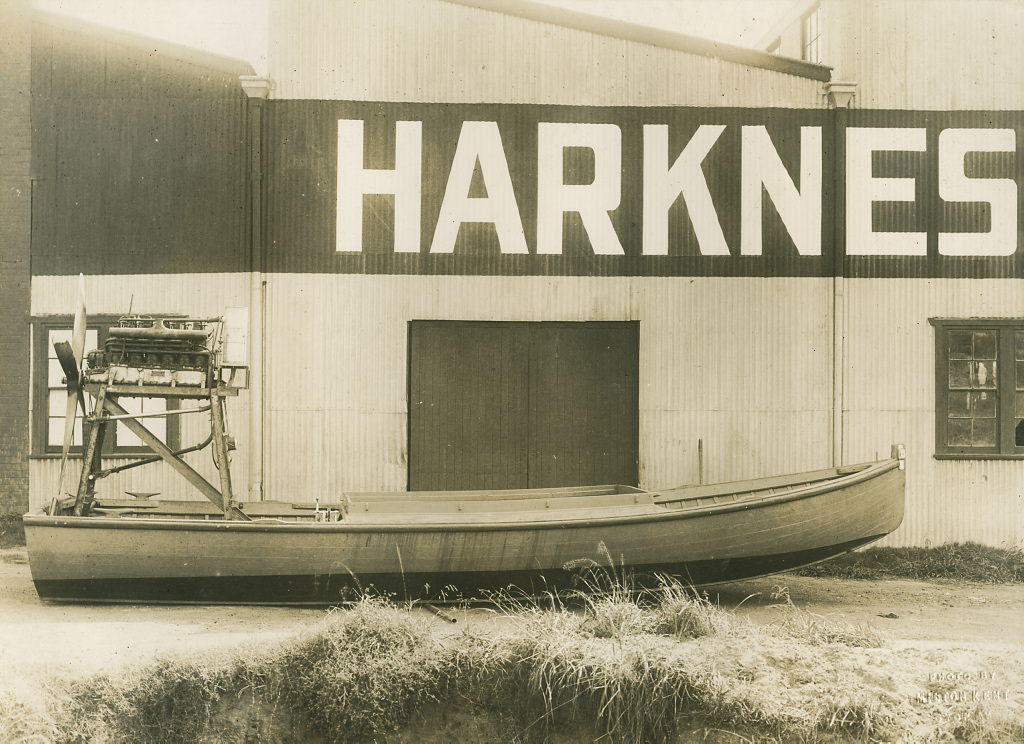 Hydroglider outside the Harkness & Hillier factory, 1928