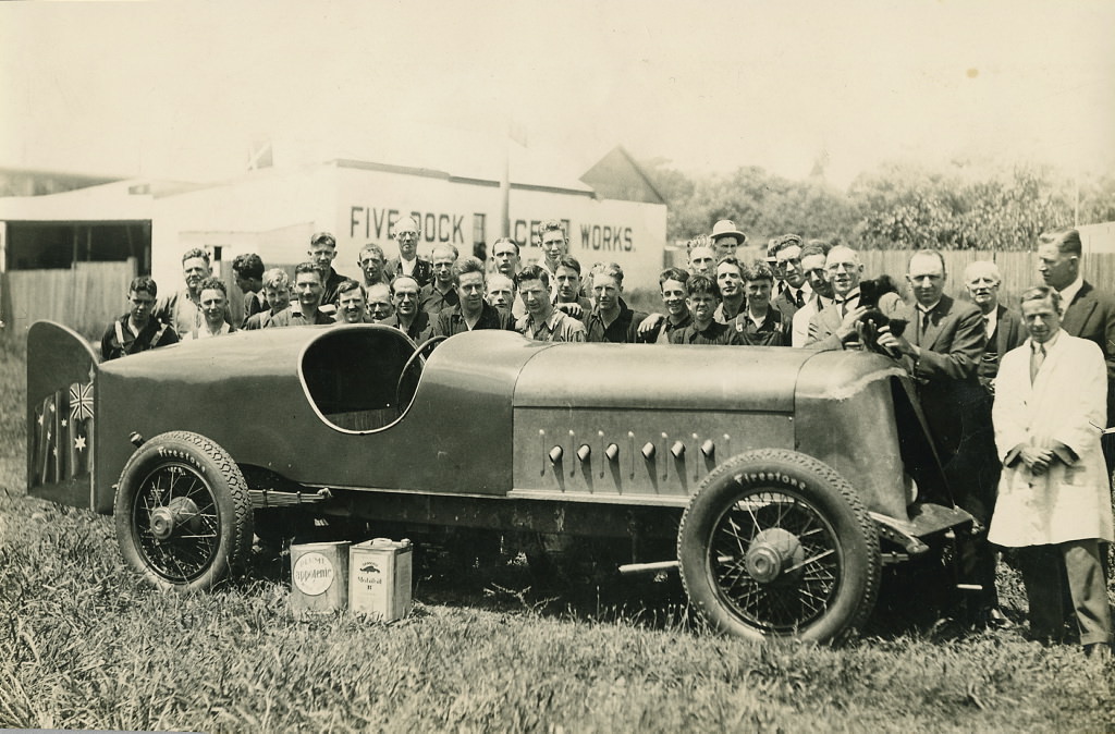 Anzac car [with Harkness & Hillier staff at Five Dock]