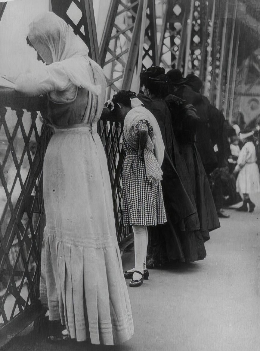 Jewish women praying on the Williamsburg Bridge, New York City, on New Year's Day, 1909.