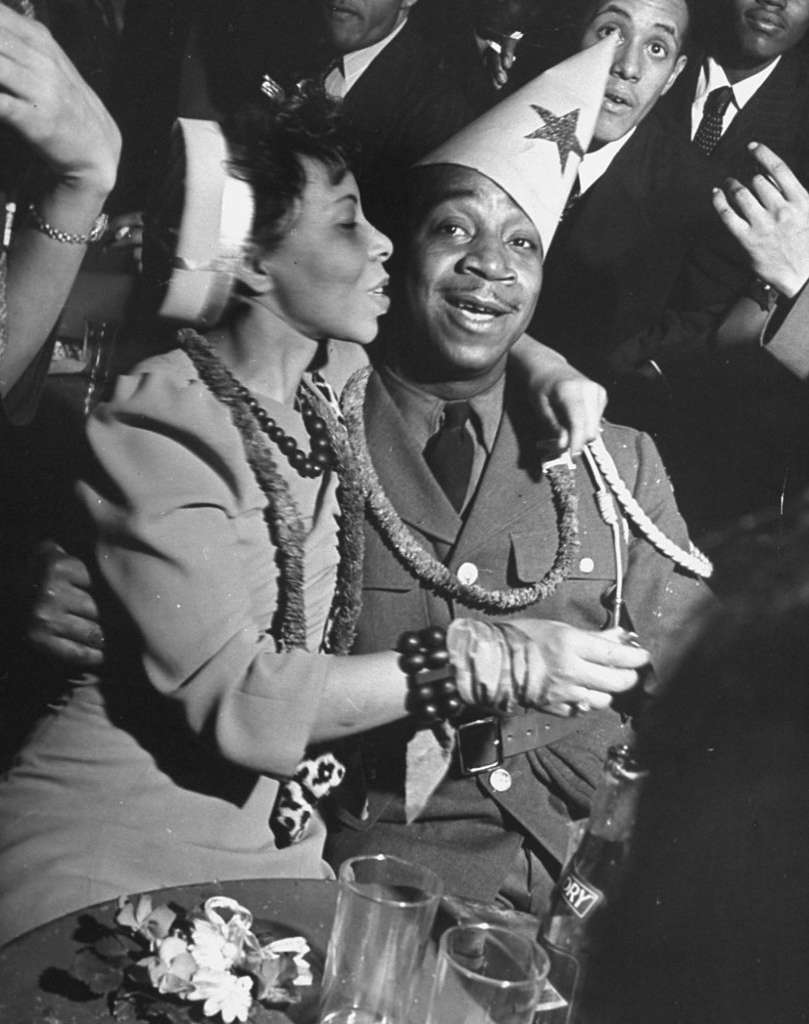 Soldiers and civilians celebrating New Year's Eve in a nightclub, 1942.