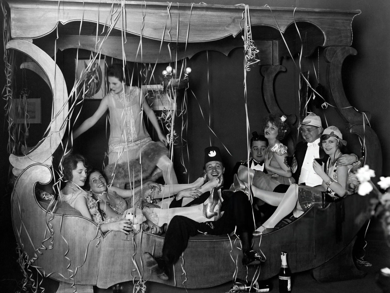 Olga Tschechova, Leni Riefenstahl, Willi Fritsch, Max Hansen, Lilian Harvey, and Wilhelm Bendow on New Year's Eve, 1926.