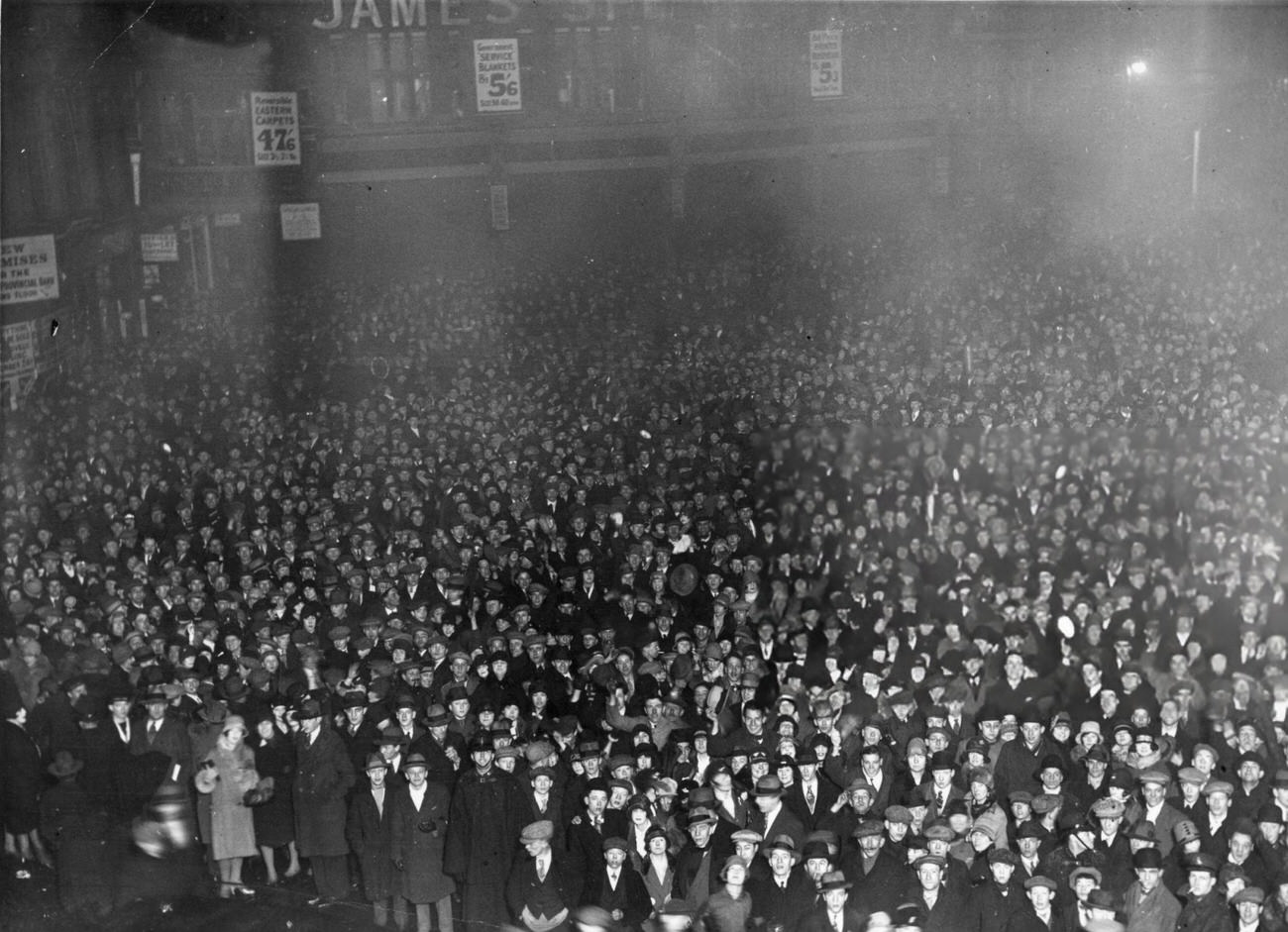 A crowd outside St. Paul's Cathedral, London, listening to New Year's bells, 1927.