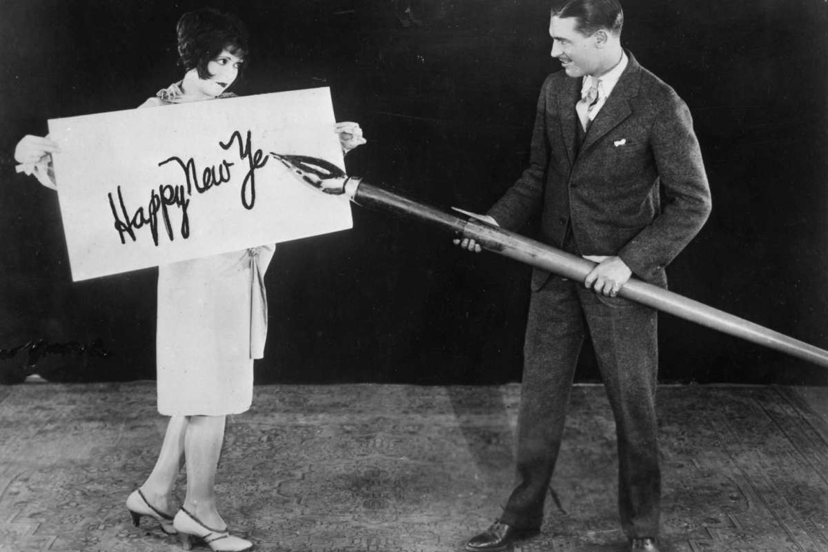 Clara Bow and Larry Gray with a New Year's greeting, 1925.