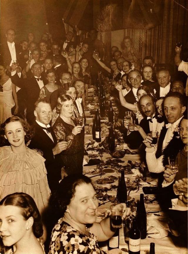 Stunning Vintage Photos of New Year's Eve Parties from the 1920s